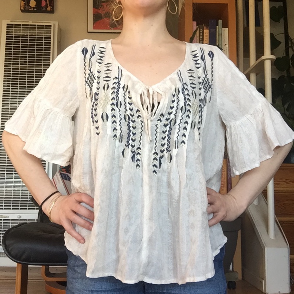 Ecote Gauze Bell Sleeve Hippie Embroidered Top NWT - Picture 6 of 6
